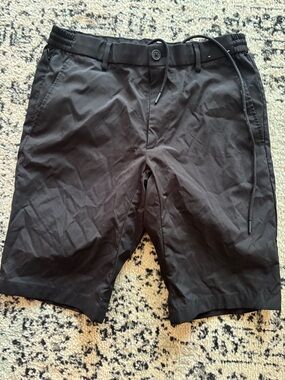 black Uniqlo Theory shorts are part of a collaboration men’s small 27 waist